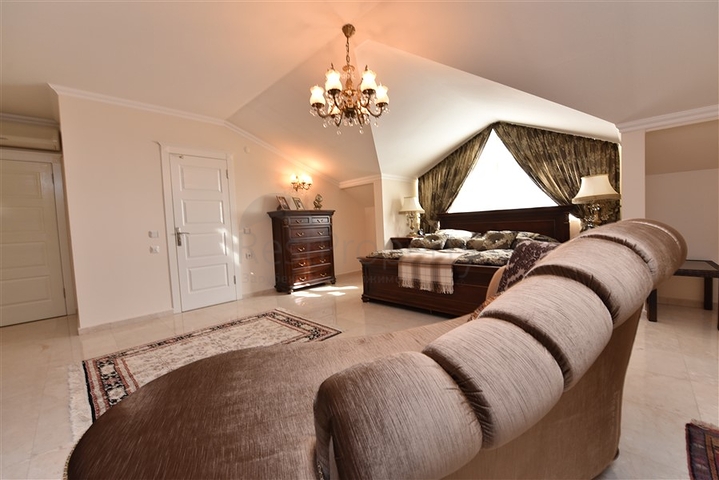 Пентхаус 3+1 на пляже Клеопатра 