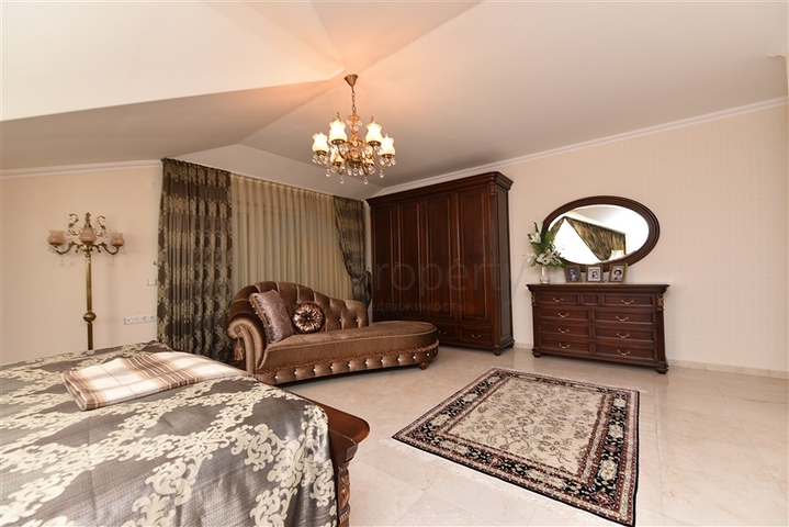 Пентхаус 3+1 на пляже Клеопатра 