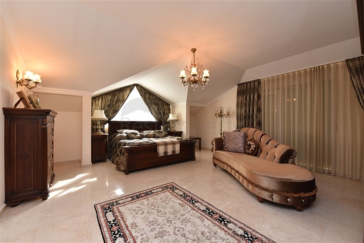 Пентхаус 3+1 на пляже Клеопатра 