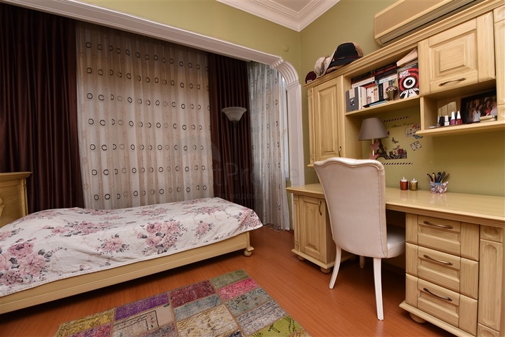 Меблированные апартаменты планировкой 3+1 в центре Алании