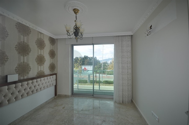 Трехкомнатная квартира в 20 метрах  от моря