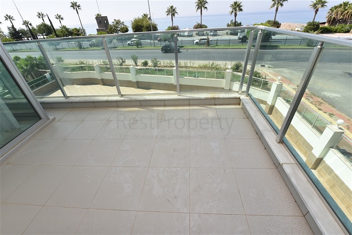 Трехкомнатная квартира в 20 метрах  от моря