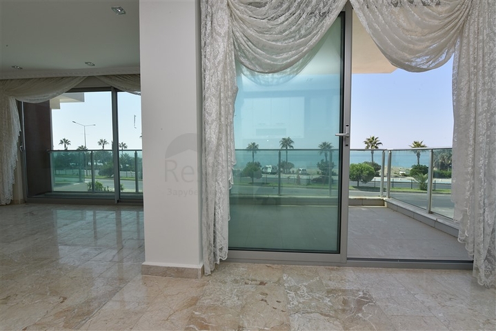 Трехкомнатная квартира в 20 метрах  от моря