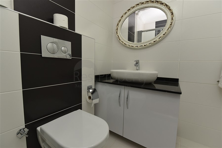 Трехкомнатная квартира в 20 метрах  от моря