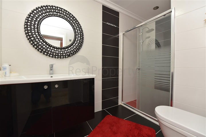 Трехкомнатная квартира в 20 метрах  от моря