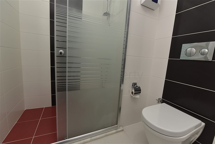 Трехкомнатная квартира в 20 метрах  от моря