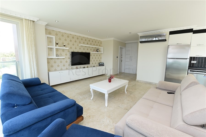 Трехкомнатная квартира в 20 метрах  от моря