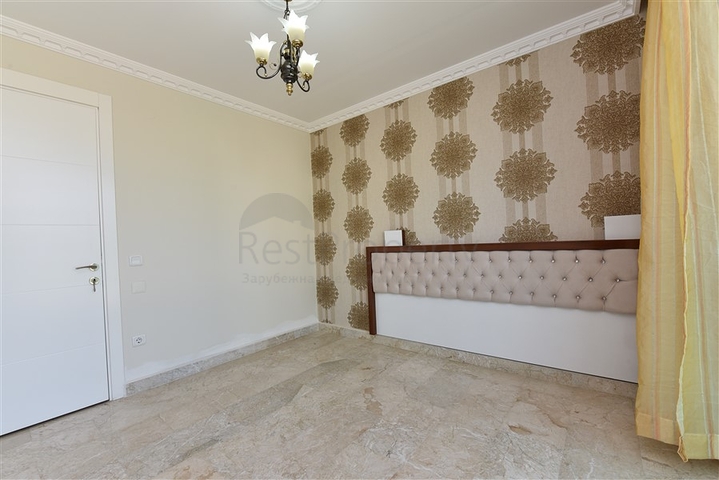 Трехкомнатная квартира в 20 метрах  от моря