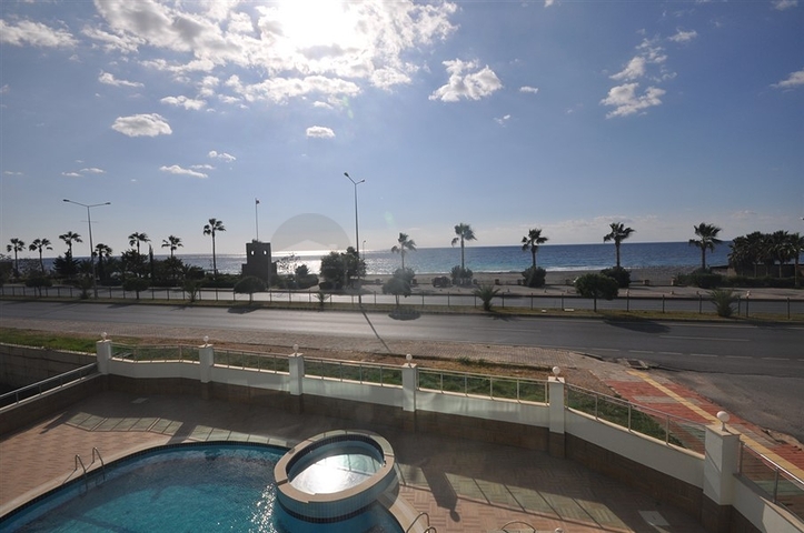 Трехкомнатная квартира в 20 метрах  от моря