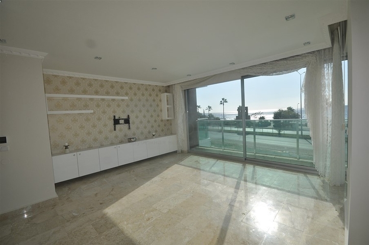 Трехкомнатная квартира в 20 метрах  от моря