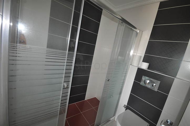 Трехкомнатная квартира в 20 метрах  от моря