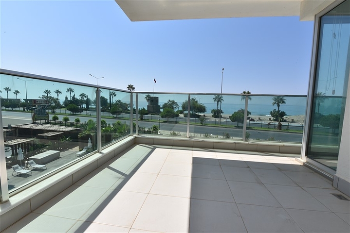 Трехкомнатная квартира в 20 метрах  от моря