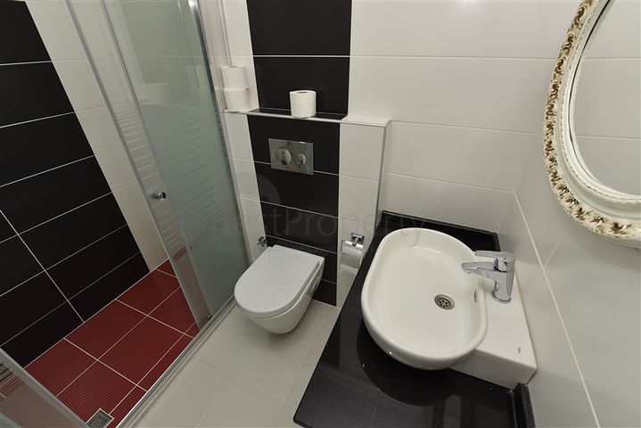 Трехкомнатная квартира в 20 метрах  от моря