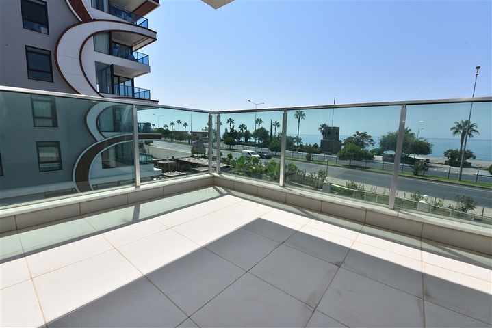 Трехкомнатная квартира в 20 метрах  от моря