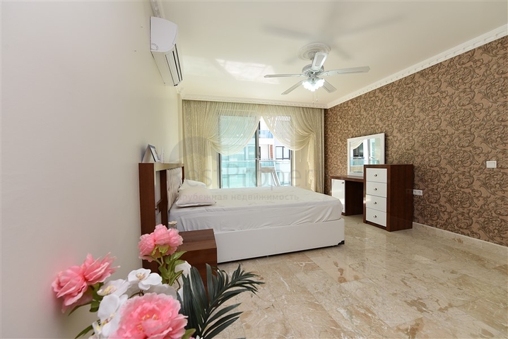 Трехкомнатная квартира в 20 метрах  от моря