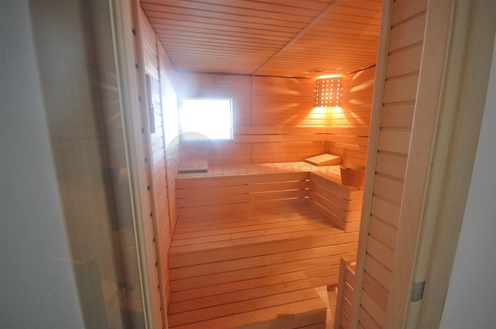 Трехкомнатная квартира в 20 метрах  от моря