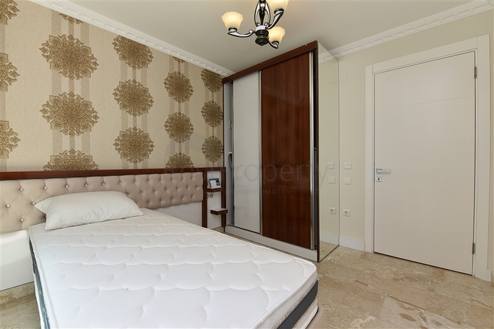 Трехкомнатная квартира в 20 метрах  от моря