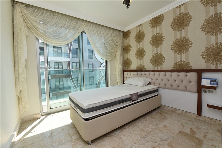 Трехкомнатная квартира в 20 метрах  от моря