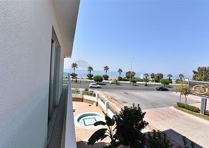 Трехкомнатная квартира в 20 метрах  от моря