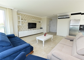 Трехкомнатная квартира в 20 метрах  от моря