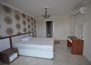 Трехкомнатная квартира в 20 метрах  от моря