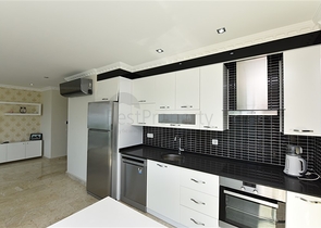 Трехкомнатная квартира в 20 метрах  от моря