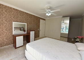 Трехкомнатная квартира в 20 метрах  от моря