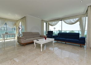 Трехкомнатная квартира в 20 метрах  от моря