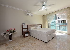 Трехкомнатная квартира в 20 метрах  от моря