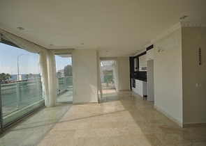 Трехкомнатная квартира в 20 метрах  от моря