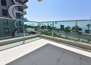 Трехкомнатная квартира в 20 метрах  от моря