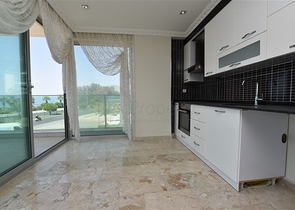 Трехкомнатная квартира в 20 метрах  от моря