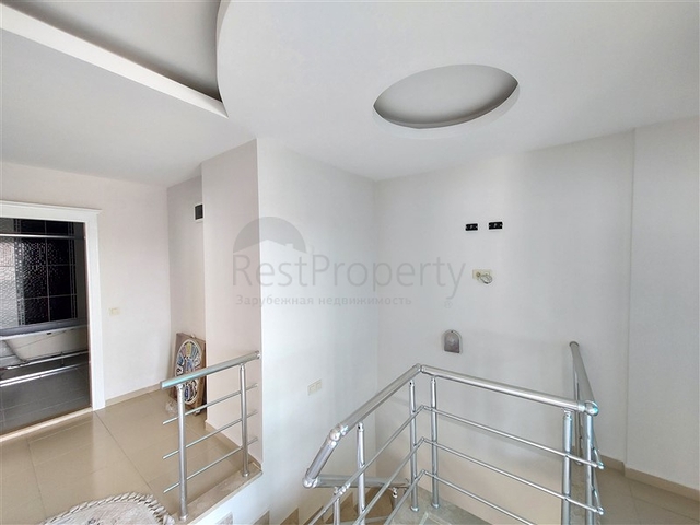 Двухэтажная квартира с мебелью в Махмутларе 