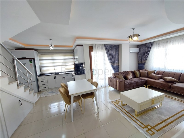 Двухэтажная квартира с мебелью в Махмутларе 