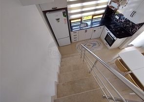 Двухэтажная квартира с мебелью в Махмутларе 