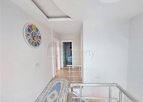 Двухэтажная квартира с мебелью в Махмутларе 