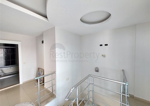 Двухэтажная квартира с мебелью в Махмутларе 