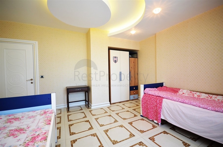 Меблированный двухуровневый пентхаус в Махмутларе