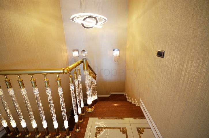 Меблированный двухуровневый пентхаус в Махмутларе