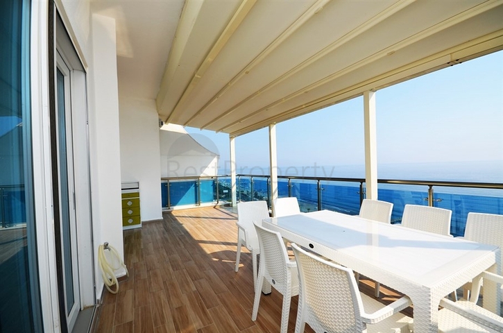 Меблированный двухуровневый пентхаус в Махмутларе