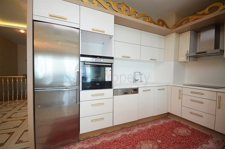 Меблированный двухуровневый пентхаус в Махмутларе