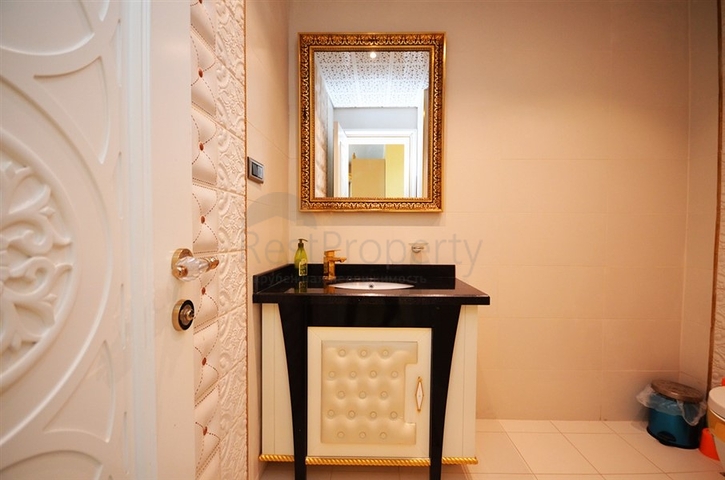 Меблированный двухуровневый пентхаус в Махмутларе