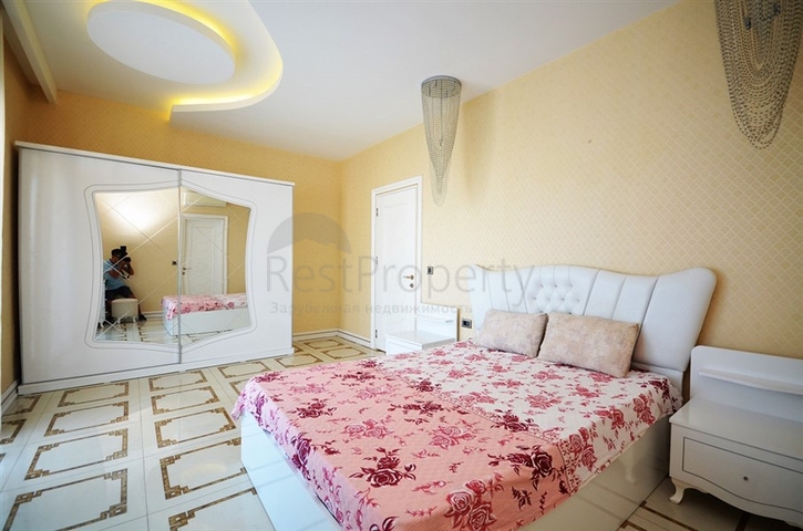 Меблированный двухуровневый пентхаус в Махмутларе