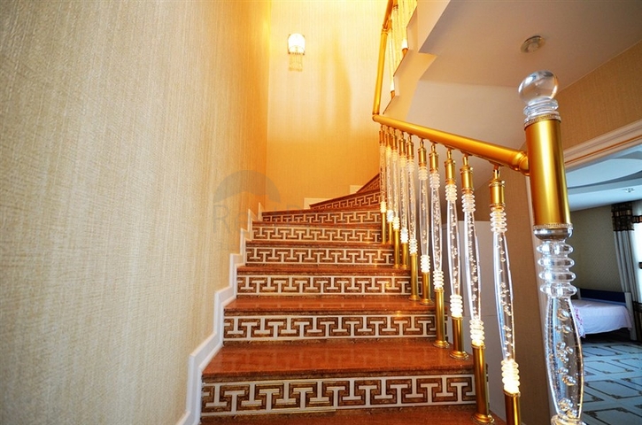 Меблированный двухуровневый пентхаус в Махмутларе