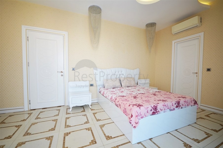 Меблированный двухуровневый пентхаус в Махмутларе