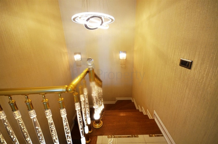 Меблированный двухуровневый пентхаус в Махмутларе