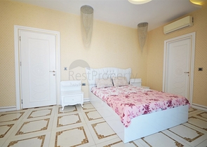 Меблированный двухуровневый пентхаус в Махмутларе