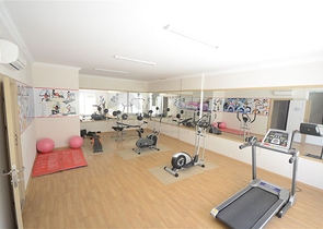 Меблированная трехкомнатная квартира в комплексе с богатой инфраструктурой