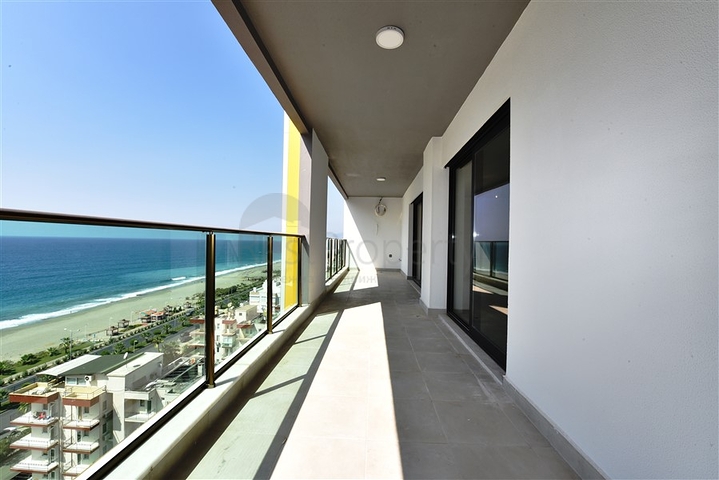 Большой пентхаус с видом на море