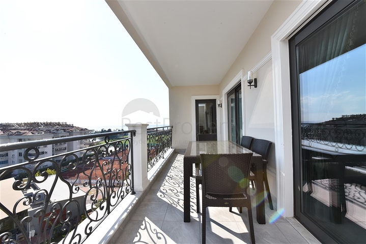 Трехкомнатная квартира в центре Алании